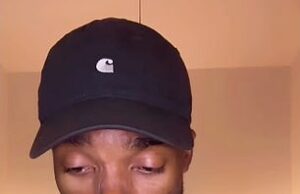 Ore Oduba cai em lágrimas quando o apresentador “vergonhoso e envergonhado” admite que ele foi enganado em elaboradas farsas online Personalidade de TV Ore Ore Oduba foi reduzida a lágrimas no domingo à noite, depois de revelar que ele foi descartado por uma elaborada fraude online