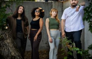 Os Altans compartilham orgulhosamente o som dos idosos do leste com o mundo, mesmo quando sua cidade natal é “dirigida” por gelo Os Altans compartilham orgulhosamente o som dos idosos do leste com o mundo, mesmo quando sua cidade natal é "dirigida" por gelo