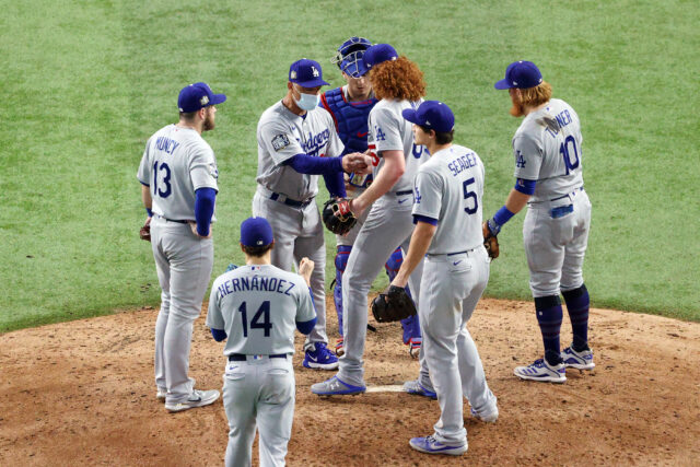 Os Dodgers fazem comércio com o Red Sox para arremessador de partida durável: Relatórios


