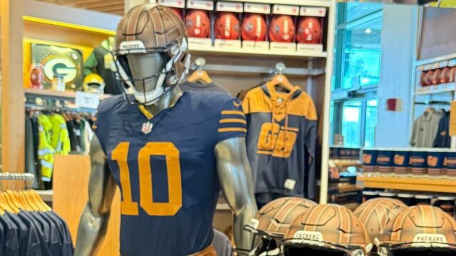 Os Packers revelam uniformes de lançamento para a temporada de 2025

