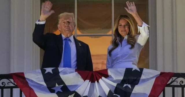 Os americanos querem a deportação da esposa de Trump. "Melania e seus pais no primeiro navio"

