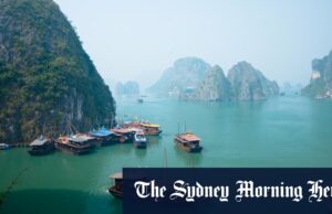 Os barcos turísticos capsizam em Ha Long Bay, no Vietnã, deixando 34 mortos Os trabalhadores de resgate procuram o resto depois que o barco turístico empatou em Ha Long Bay, Vietnã.