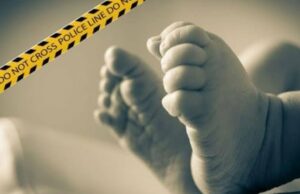 A menina em tpu ciapayung para os moradores grita, a condição está nua quando é Os bebês são descartados em Cakung, há uma carta 'não a leve ao orfanato, depois levada de volta' '