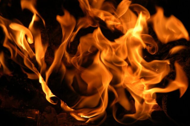 Os bombeiros param os 30 hectare de fogo em San Jose

