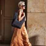 Os dias de praia não estão completos sem esses vestidos, sandálias e bolsas divertidos