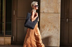 Os dias de praia não estão completos sem esses vestidos, sandálias e bolsas divertidos Os dias de praia não estão completos sem esses vestidos, sandálias e bolsas divertidos