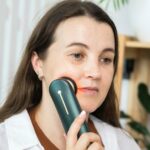Os especialistas em cuidados com a pele adoram este dispositivo facial em casa e são quase 50% desconto para o dia do primo