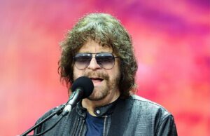 Os fãs do Hyde Park Festival disseram ao evento inteiro de amanhã cancelado após a atualização da saúde sobre o lendário ELO Headliner Jeff Lynne Cantor, multi -instrumentista e produtor de discos Jeff Lynne, mais conhecido por seu trabalho com a Electric Light Orchestra (ELO)