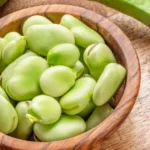 Os feijões cozidos dessa maneira serão sólidos, verdes e deliciosos. Um truque inteligente muda muito