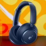 Os fones de ouvido espacial Q45 de Anker para supressões de ruído são devidos ao seu menor preço de todos os tempos