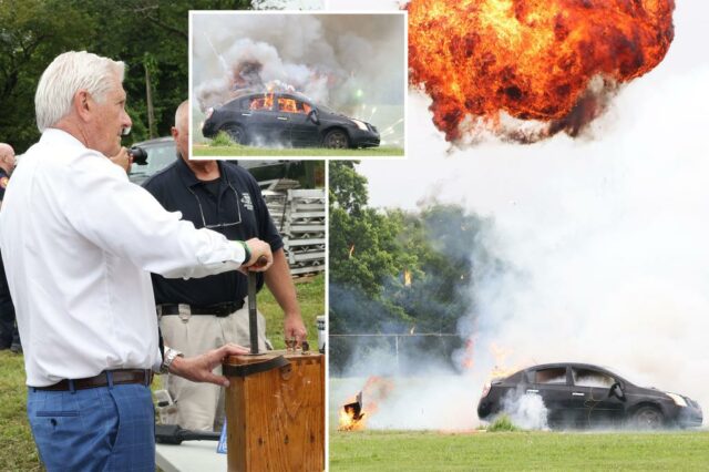 Os funcionários de Nassau explodem um carro, uma caixa de correio e um frango inteiro em fogos de artifício no estilo de ação

