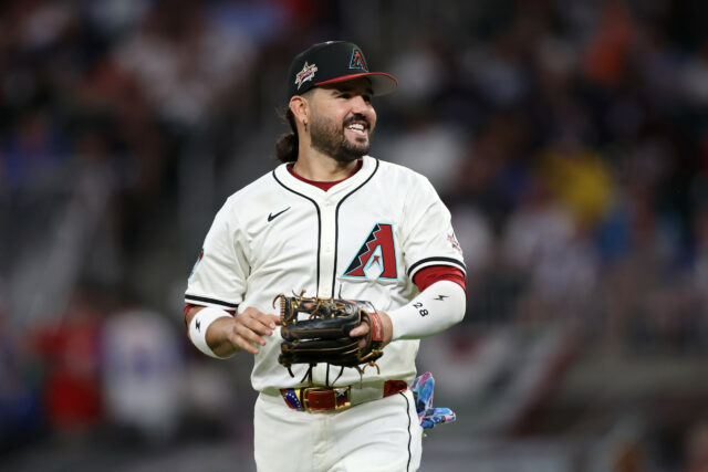 Os fuzileiros navais previram novamente com o ex-slugger para o prazo de negócios

