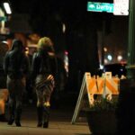 Os homens vêm para a "lâmina" de Oakland e esperam sexo por dinheiro. Às vezes eles são roubados em vez disso