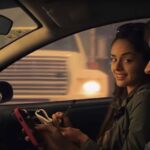 Os motoristas adolescentes passam 21% do tempo olhando para seus telefones, revela um estudo alarmante | Frame-Grab de um vídeo PSA