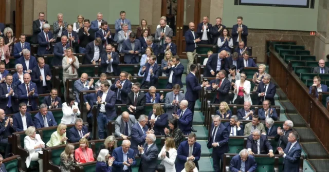 Os parlamentares poloneses de 2050 votaram junto com Pisa e Confederação. "Eles deram um sinal de sinal brilhante"

