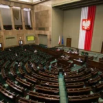 Os poloneses estimaram políticos. Um líder surpreendente em uma nova pesquisa da CBOS