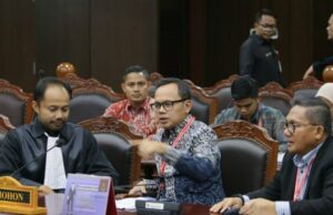 Os residentes exigem a lei de Pilkada, pedindo ao Tribunal Constitucional que estabeleça o CAGGB selecionado para obter 50% dos votos válidos Os residentes exigem a lei de Pilkada, pedindo ao Tribunal Constitucional que estabeleça o CAGGB selecionado para obter 50% dos votos válidos