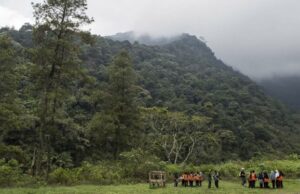 Os segundos de dois alpinistas adolescentes caíram no abismo do Monte Puntang, um experimentou um osso quebrado Os segundos de dois alpinistas adolescentes caíram no abismo do Monte Puntang, um experimentou um osso quebrado