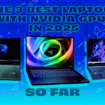Laptop Razer Blade 16 com proteções abstratas coloridas contra um fundo vermelho