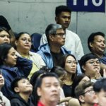 O gerente da equipe da TNT, JoJo Lastimosa Tropang 5G, e San Miguel Beermen estão no dia 5 das finais da Copa Filipin.