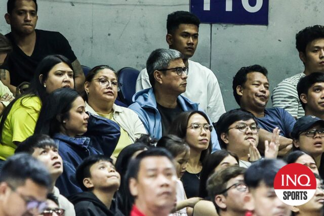 O gerente da equipe da TNT, JoJo Lastimosa Tropang 5G, e San Miguel Beermen estão no dia 5 das finais da Copa Filipin.