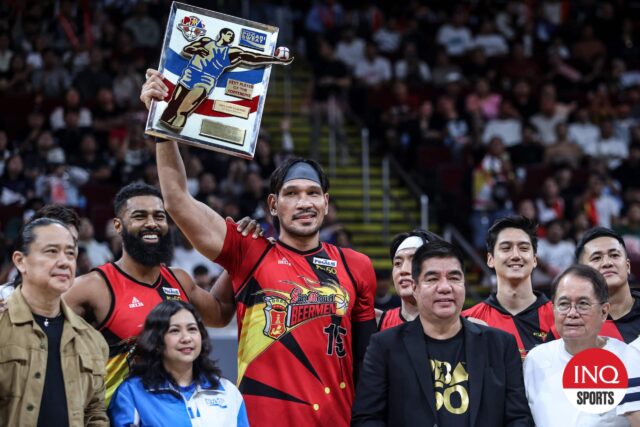 San Miguel Beermen Center June Mar Fajardo está exigindo o prêmio de melhor conferência para o jogo 4 da PBA Philippine Cup Finals, antes do 4.