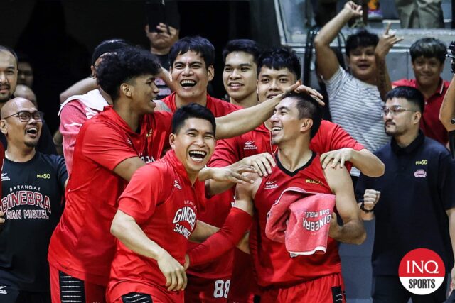 La Tenorio, a guarda de Barangay Ginebra Gin Kings, reage às semifinais da PBA Filipin Cup depois de pregar o vencedor do jogo contra San Miguel Beemen contra San Miguel Beemen.