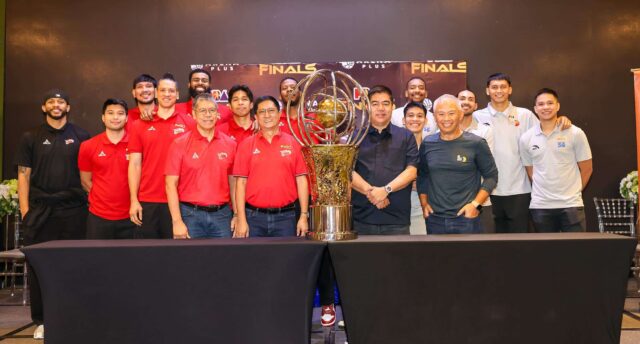 Finais da PBA Filipin Cup durante a conferência de imprensa, San Miguel Beermen e TNT Tropang 5G.