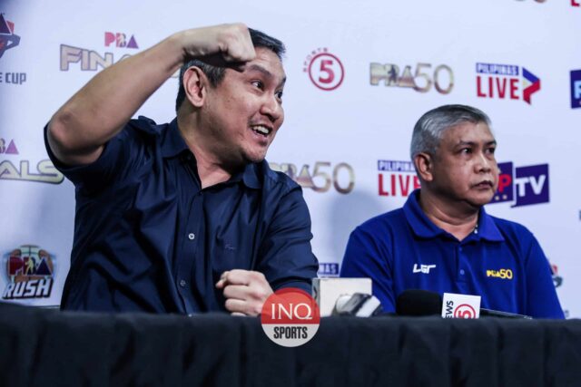 O vice -comissário do PBA, Eric Castro, San Miguel Beermen e TNT Tropang 5G PBA Filippine Cup Finals na conferência de imprensa após 1.