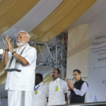 PM Modi Rauudsionion no momento da sua viagem para uma viagem