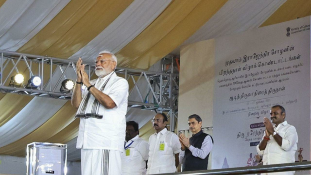 PM Modi Rauudsionion no momento da sua viagem para uma viagem

