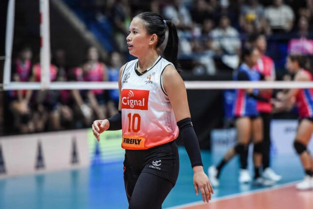 Cignline Cool Smashers contra o Cignal HD Spikers durante um PVL na partida da turnê contra Pangilinan.