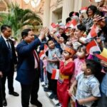 Pabowo chegou a Bruxelas, iniciando uma visita diplomática à Europa e se encontrando com o rei da Bélgica