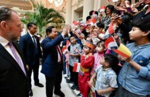 Pabowo chegou a Bruxelas, iniciando uma visita diplomática à Europa e se encontrando com o rei da Bélgica Pabowo chegou a Bruxelas, iniciando uma visita diplomática à Europa e se encontrando com o rei da Bélgica