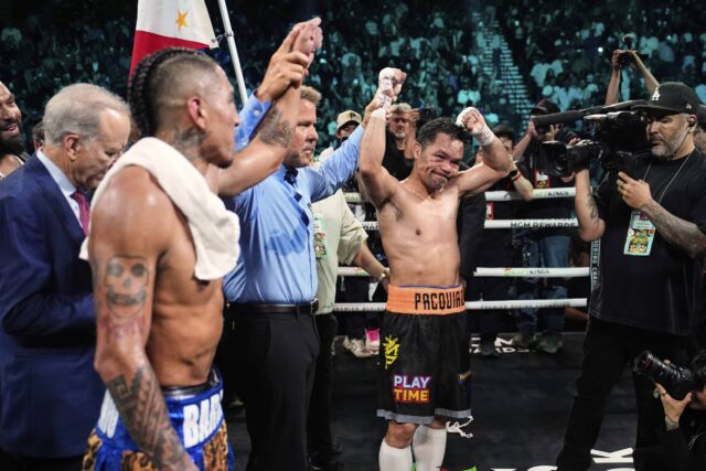 Mario Barrios, Sol e Manny Pacquiao reagem ao sábado, 19 de julho de 2025, depois de combater um empate majoritário em uma luta de boxe principal em Las Vegas.