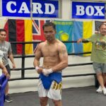 Pacquiao vs Barrios Manny Pacquiao posa para fotos depois de terminar. Sessão de treinamento no Wild Card Sports Hall em Los Angeles