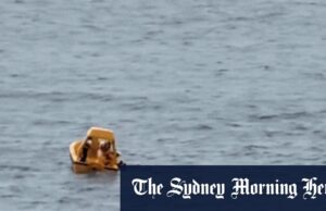 Pai e uma garota, 5, saíram da água depois de um ouverboard no navio de cruzeiro da Disney Disney Dream Docks no acampamento de Cay, nas Bahamas.