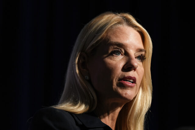 Pam Bond Maggies Jeffrey Epstein atualizado após o pedido de Trump

