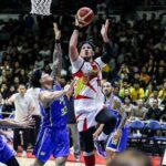 June Mar Fajardo, de junho de San Miguel Beemenmen, as finais da Copa Filipin são contra o TNT TNT TNT TLOPANG 5G no jogo 3.
