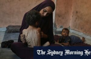 “Passamos na linha ‘: a crise de Gaza na espiral da morte Naima Abu Plen e dois anos Yazan em Shati dirigem o acampamento em Gaza City.