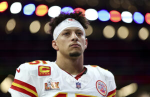 Patrick Mahomes não hesita em nomear o maior passe-rishher que já enfrentou Patrick Mahomes não hesita em nomear o maior passe-rishher que já enfrentou