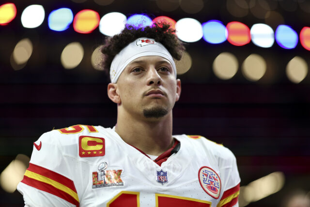 Patrick Mahomes não hesita em nomear o maior passe-rishher que já enfrentou

