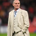 Paul Gascoigne "correu para a unidade de terapia intensiva depois que ele foi encontrado em colapso em casa", com a lenda da Inglaterra agora "estável"
