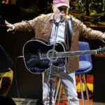 Paul Simon oferece um encantador encantamento no Disney Hall