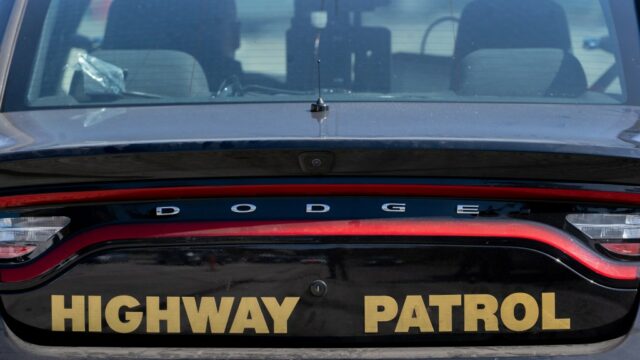 Pedestrian morto depois de ser atingido pelo veículo na rodovia South Bay

