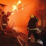 Pelo menos 1 morto, 26 feridos depois que a Rússia começou o foguete, a barragem de drones em Kyiv