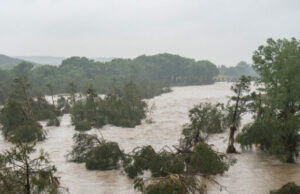 Pelo menos 49 pessoas mortas como resultado das inundações catastróficas do Texas Pelo menos 49 pessoas mortas como resultado das inundações catastróficas do Texas