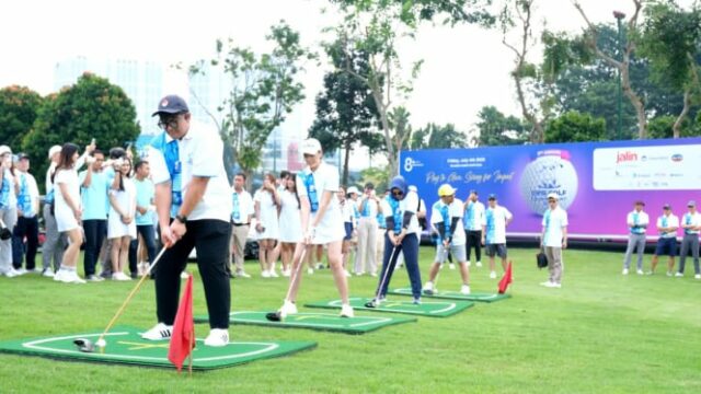 Pessoas com necessidades especiais são convidadas a trabalhar no mundo profissional por meio de torneios de golfe

