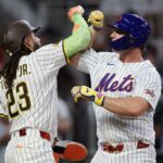 Pete Alonso #20 New York Metts comemora após sua corrida de três horas com Fernando Tatis Jr. #23 de San Diego Padres durante a sexta rodada do jogo All -Star MLB em 15 de julho de 2025 em Atlanta, Geórgia.