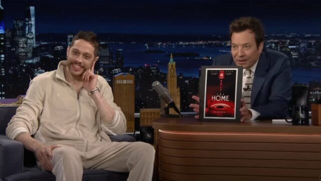 Pete Davidson está a 30 segundos de sofrer os danos aos olhos reais durante a gravação de um novo vídeo de filme de terror

